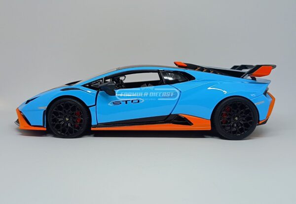 Miniatura de carro Lamborghini Huracan STO 2023, escala 1:18, marca Rastar