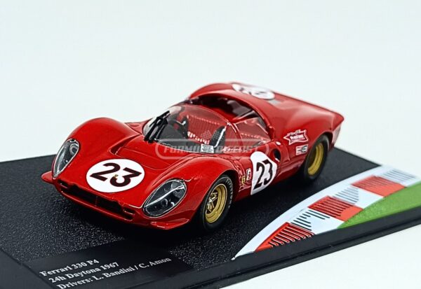 Miniatura de carro Ferrari 330 P4 #23 L. Bandini/C. Amon, vencedor das 24h Daytona 1967, escala 1:43, marca Altaya