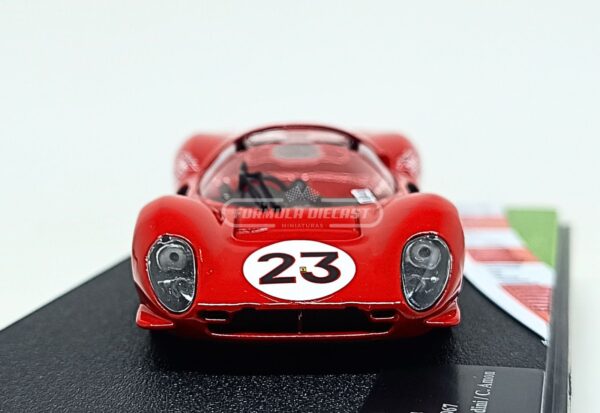 Miniatura de carro Ferrari 330 P4 #23 L. Bandini/C. Amon, vencedor das 24h Daytona 1967, escala 1:43, marca Altaya