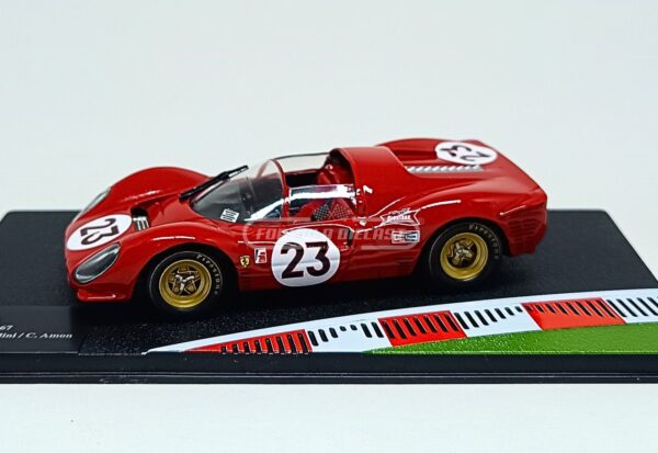 Miniatura de carro Ferrari 330 P4 #23 L. Bandini/C. Amon, vencedor das 24h Daytona 1967, escala 1:43, marca Altaya