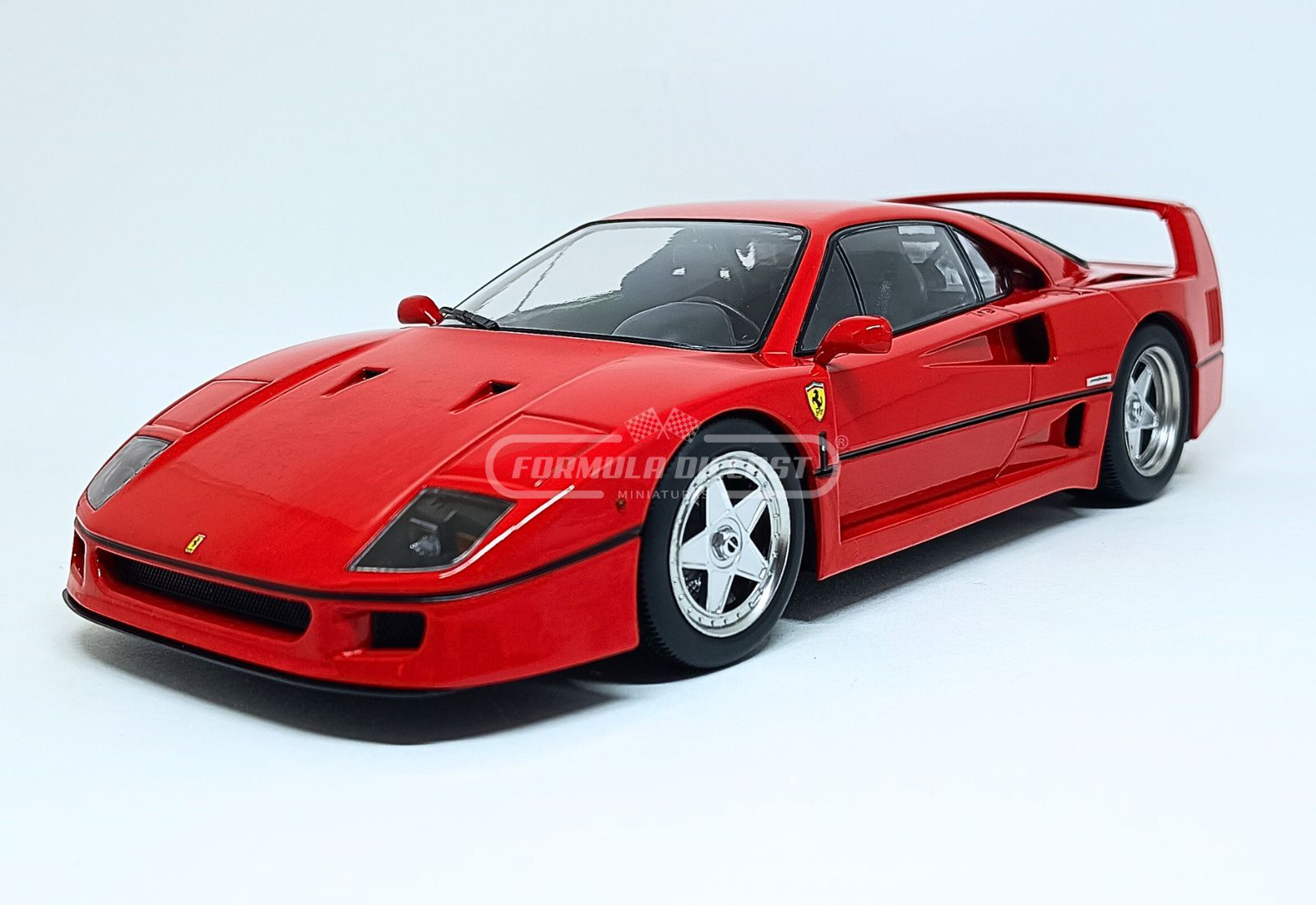 Miniatura de carro Ferrari F40 1987, cor vermelha, escala 1:18, marca KK-Scale