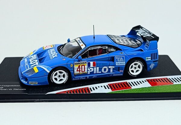 Miniatura de carro Ferrari F40 Competizione #40 M. Ferté/O. Thévenin, vencedor das 4h de Anderstorp 1995, escala 1:43, marca Altaya