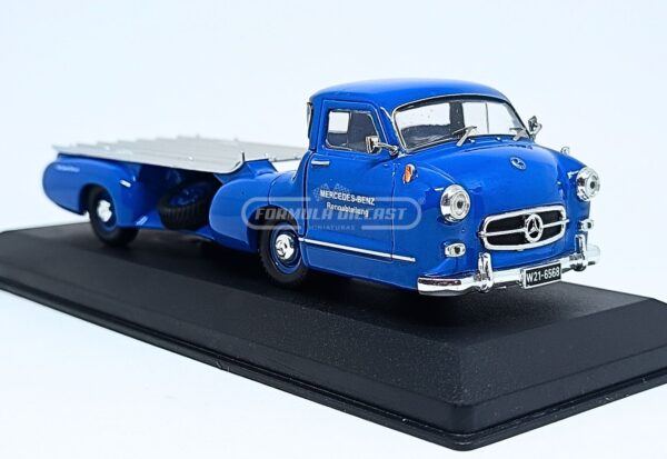 Miniatura do transportador de carros de corrida Mercedes-Benz "Blue Wonder" 1955, escala 1:43, marca IXO