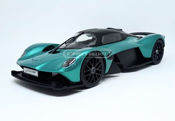 Miniatura de carro Aston Martin Valkyrie 2022, cor verde metálico, escala 1:18, marca Maisto