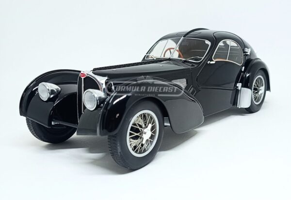 Miniatura de carro Bugatti Type 57 SC Atlantic 1938, cor preta, escala 1:18, marca Solido