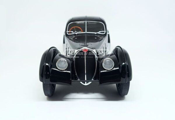 Miniatura de carro Bugatti Type 57 SC Atlantic 1938, cor preta, escala 1:18, marca Solido