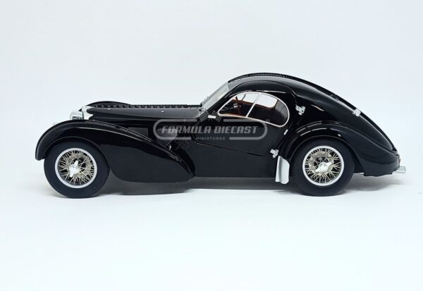 Miniatura de carro Bugatti Type 57 SC Atlantic 1938, cor preta, escala 1:18, marca Solido