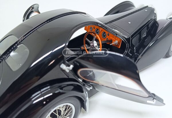 Miniatura de carro Bugatti Type 57 SC Atlantic 1938, cor preta, escala 1:18, marca Solido