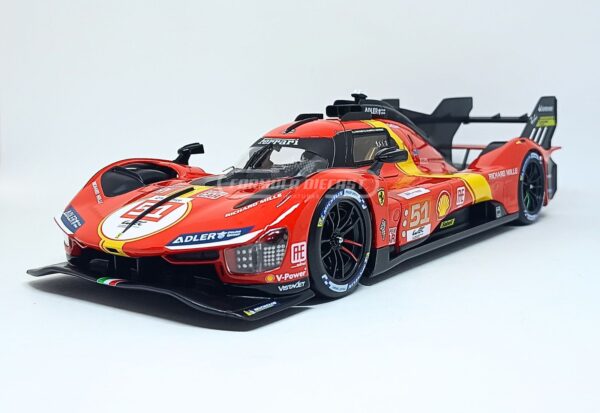 Miniatura de carro Ferrari 499P #51 A.Pier Guidi/J.Calado/A.Giovinazzi, vencedor das 24h Le Mans 2023, escala 1:18, marca Bburago