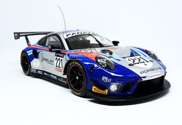 Miniatura de carro Porsche 911 GT3 R #221 GPX Martini Racing, 24h Spa 2022, escala 1:18, marca IXO