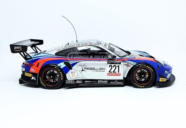 Miniatura de carro Porsche 911 GT3 R #221 GPX Martini Racing, 24h Spa 2022, escala 1:18, marca IXO