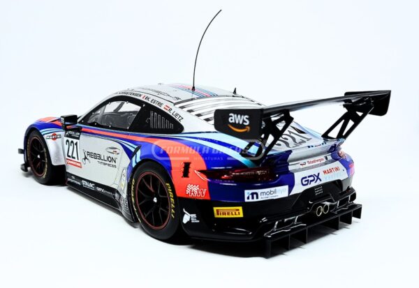 Miniatura de carro Porsche 911 GT3 R #221 GPX Martini Racing, 24h Spa 2022, escala 1:18, marca IXO