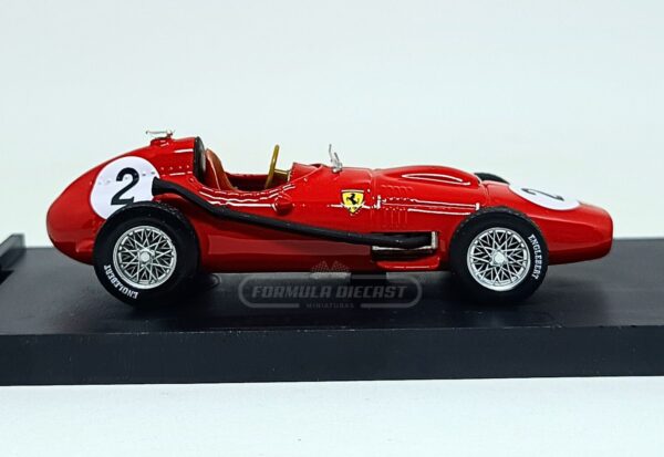 Miniatura de carro Ferrari D246 #2 M.Hawthorn, GP Inglaterra, Campeão Mundial F1 1958, escala 1:43, marca Brumm