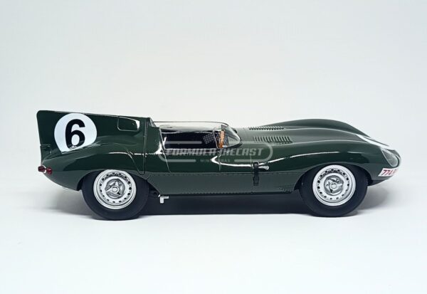 Miniatura de carro Jaguar D-Type #6 pilotado por M. Hawthorn e I. Bueb, vencedor das 24h de Le Mans 1955, escala 1:18, marca CMR