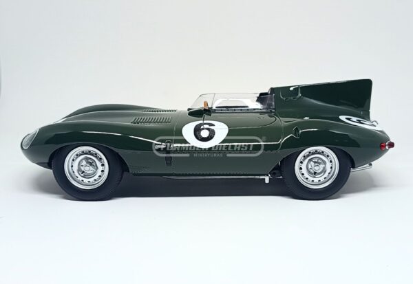 Miniatura de carro Jaguar D-Type #6 pilotado por M. Hawthorn e I. Bueb, vencedor das 24h de Le Mans 1955, escala 1:18, marca CMR