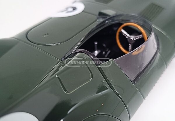 Miniatura de carro Jaguar D-Type #6 pilotado por M. Hawthorn e I. Bueb, vencedor das 24h de Le Mans 1955, escala 1:18, marca CMR