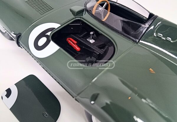 Miniatura de carro Jaguar D-Type #6 pilotado por M. Hawthorn e I. Bueb, vencedor das 24h de Le Mans 1955, escala 1:18, marca CMR