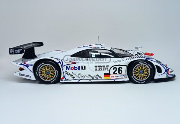 Miniatura de carro Porsche 911 GT1 #26 pilotado por McNish, Aiello e Ortelli, vencedor das 24h de Le Mans 1998, escala 1:18, marca Werk83