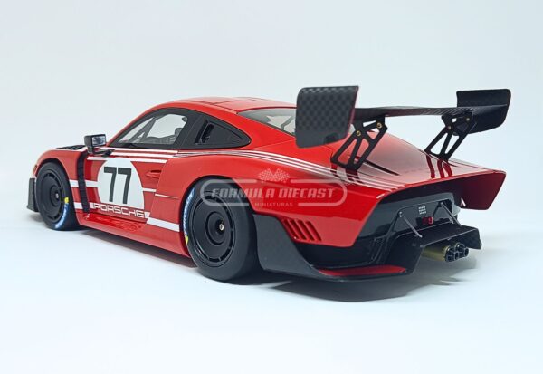 Miniatura de carro Porsche 935/19 #77, vermelho e branco, modelo 2019, escala 1:18, marca Minichamps