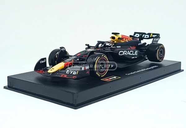 Miniatura de carro Red Bull RB20 #1 Max Verstappen (com piloto), Campeão Mundial F1 2024, escala 1:43, marca Bburago