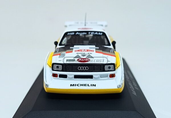 Miniatura de carro Audi Quattro Sport E2 #2 pilotado por Röhrl e Geistdörfer, 4º lugar no Rallye Monte Carlo 1986, escala 1:43, marca CMR