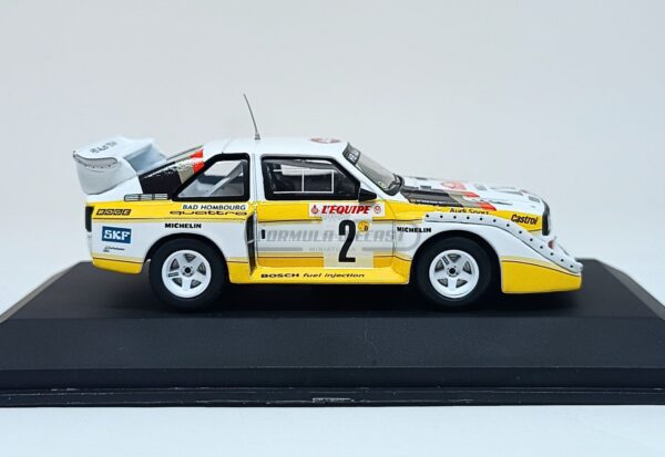 Miniatura de carro Audi Quattro Sport E2 #2 pilotado por Röhrl e Geistdörfer, 4º lugar no Rallye Monte Carlo 1986, escala 1:43, marca CMR