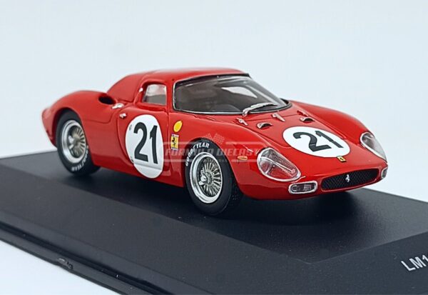 Miniatura de carro Ferrari 275 LM #21 pilotado por Rindt, Gregory e Hugus, vencedor das 24h de Le Mans 1965, escala 1:43, marca IXO