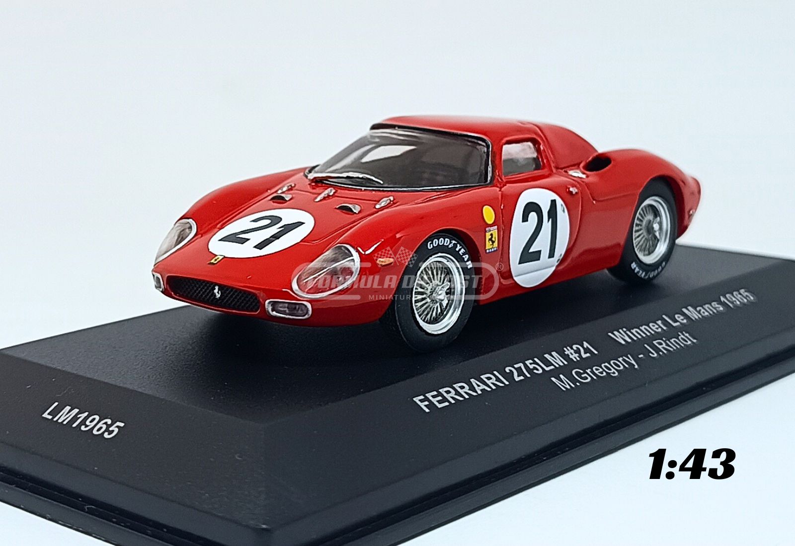 Miniatura de carro Ferrari 275 LM #21 pilotado por Rindt, Gregory e Hugus, vencedor das 24h de Le Mans 1965, escala 1:43, marca IXO