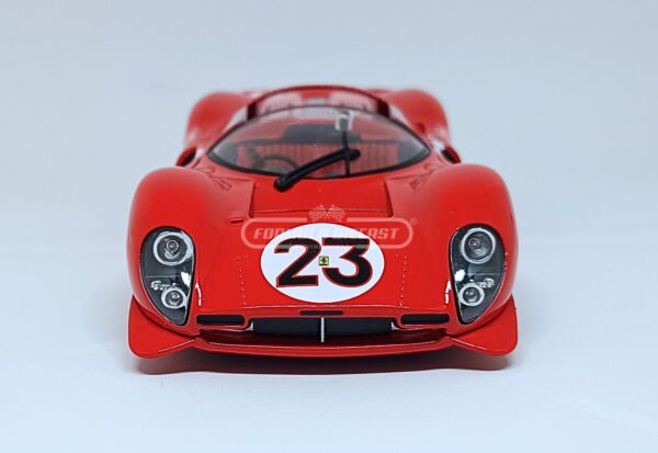 Miniatura de carro Ferrari 330 P4 #23 L. Bandini/C. Amon, vencedor das 24h Daytona 1967, escala 1:24, marca Bburago