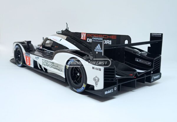 Miniatura de carro Porsche 919 Hybrid #1 pilotado por Bernhard, Hartley e Webber, 24h Le Mans 2016, escala 1:18, marca IXO