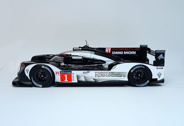 Miniatura de carro Porsche 919 Hybrid #1 pilotado por Bernhard, Hartley e Webber, 24h Le Mans 2016, escala 1:18, marca IXO