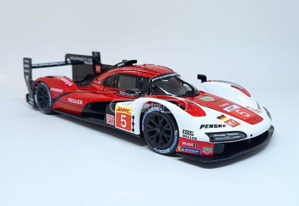 Miniatura de carro Porsche 963 #5 D. Cameron/M. Christensen/F. Makowiecki, 24h Le Mans 2023, escala 1:24, marca Bburago