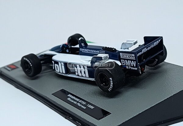 Miniatura de carro Brabham BMW BT55 #7 pilotado por Riccardo Patrese na temporada F1 1986, escala 1:43, marca Altaya