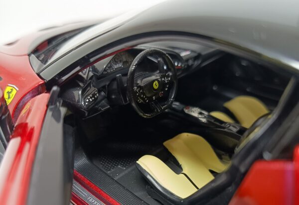 Miniatura de carro Ferrari SF90XX Stradale 2024, cor Rosso Magma, escala 1:18, marca Bburago