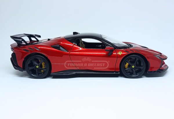 Miniatura de carro Ferrari SF90XX Stradale 2024, cor Rosso Magma, escala 1:18, marca Bburago
