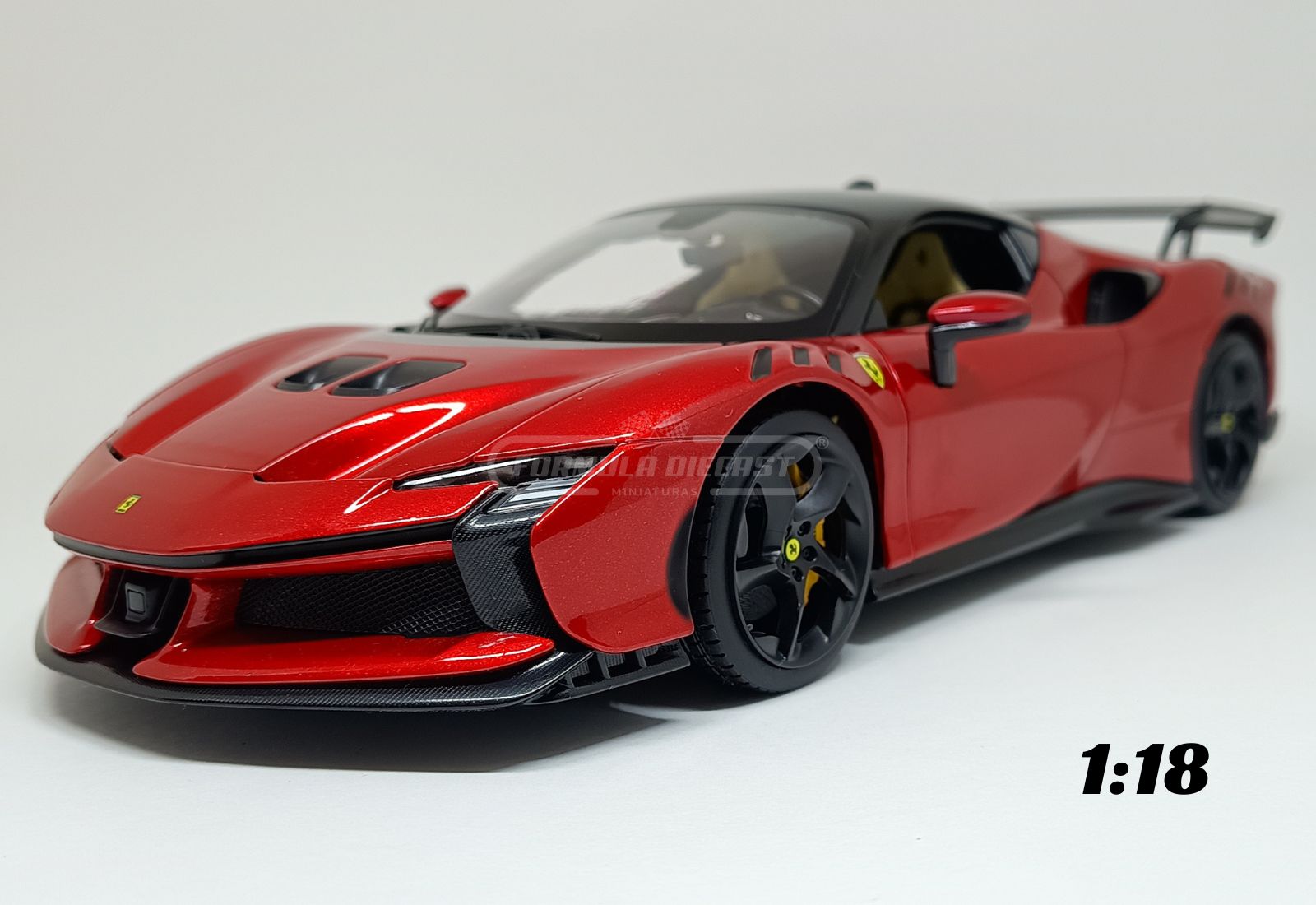 Miniatura de carro Ferrari SF90XX Stradale 2024, cor Rosso Magma, escala 1:18, marca Bburago