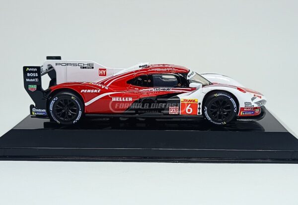 Miniatura de carro Porsche 963 #6 pilotado por Estre, Lotterer e Vanthoor, 4º lugar 24h de Le Mans 2024, escala 1:43, marca Bburago