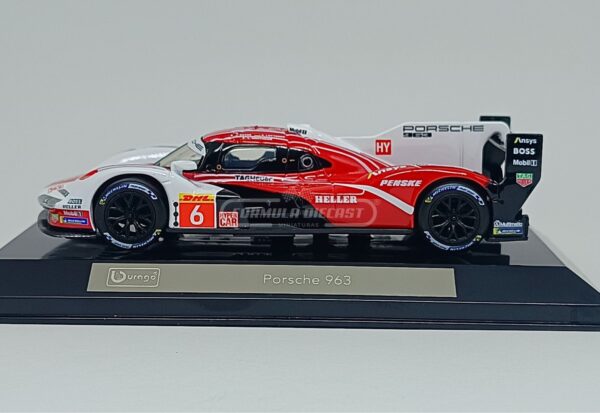 Miniatura de carro Porsche 963 #6 pilotado por Estre, Lotterer e Vanthoor, 4º lugar 24h de Le Mans 2024, escala 1:43, marca Bburago