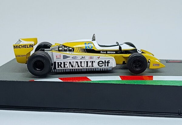 Miniatura de carro Renault RS10 #16 pilotado por René Arnoux na temporada F1 1979, escala 1:43, marca Altaya