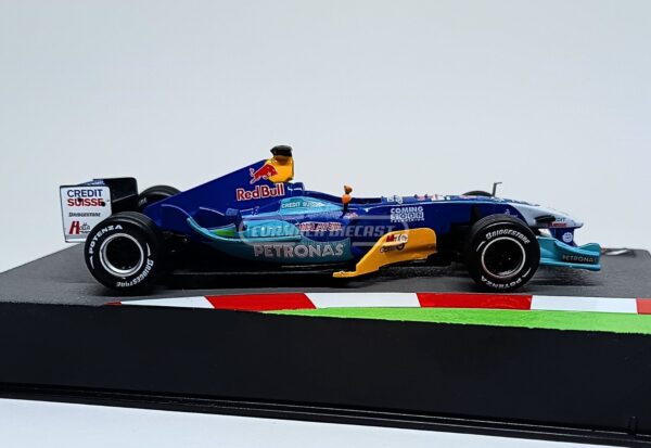 Miniatura de carro Sauber C23 #12 pilotado por Felipe Massa na temporada F1 2004, escala 1:43, marca Altaya