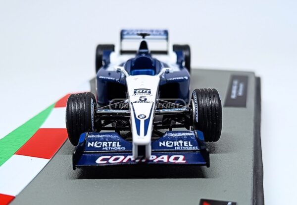 Miniatura de carro Williams-BMW FW23 #5 pilotado por Ralf Schumacher na temporada F1 2001, escala 1:43, marca Altaya