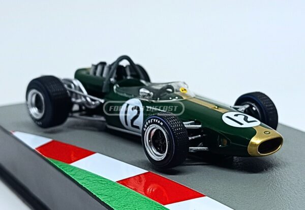 Miniatura de carro Brabham BT19 #12 pilotado por Jack Brabham, campeão mundial F1 1966, escala 1:43, marca Altaya