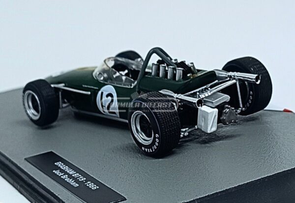 Miniatura de carro Brabham BT19 #12 pilotado por Jack Brabham, campeão mundial F1 1966, escala 1:43, marca Altaya