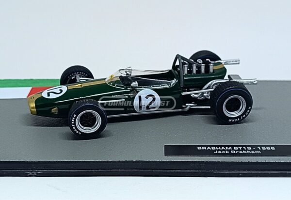 Miniatura de carro Brabham BT19 #12 pilotado por Jack Brabham, campeão mundial F1 1966, escala 1:43, marca Altaya