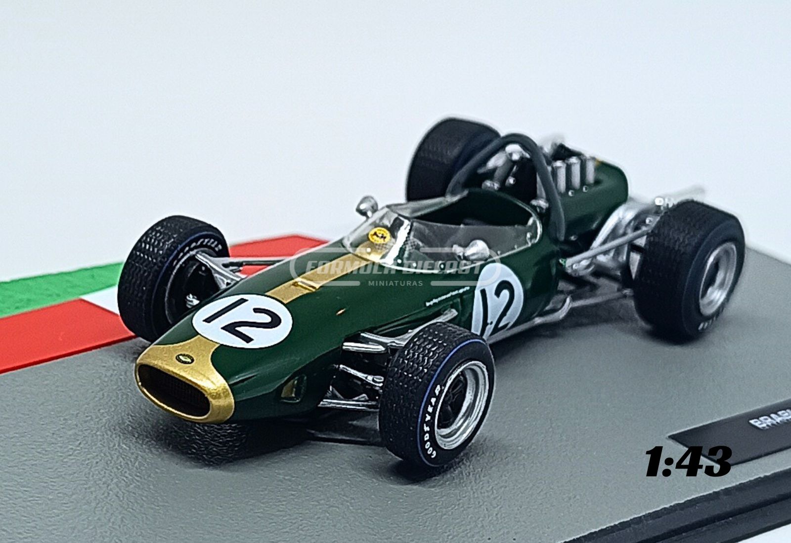 Miniatura de carro Brabham BT19 #12 pilotado por Jack Brabham, campeão mundial F1 1966, escala 1:43, marca Altaya