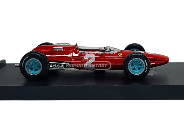 Miniatura de carro Ferrari 158 #2 pilotado por John Surtees, vencedor GP da Itália, campeão mundial F1 1964, escala 1:43, marca Brumm