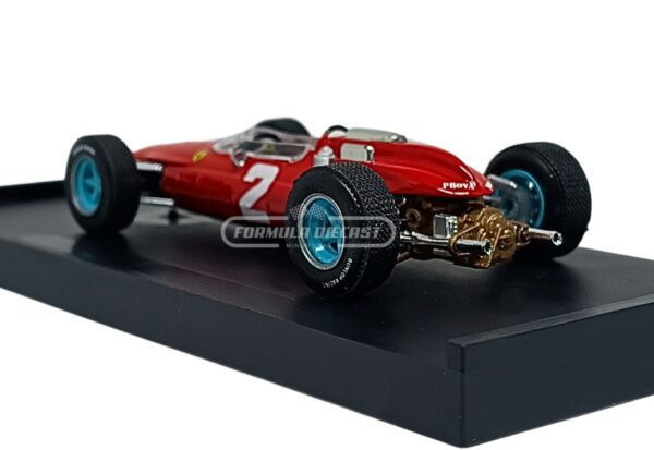 Miniatura de carro Ferrari 158 #2 pilotado por John Surtees, vencedor GP da Itália, campeão mundial F1 1964, escala 1:43, marca Brumm