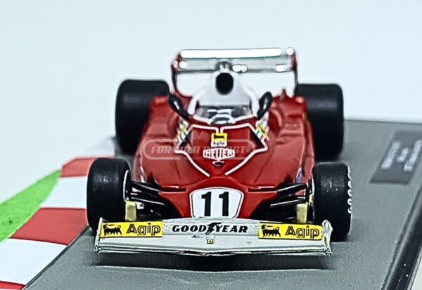 Miniatura de carro Ferrari 312T2 #11 pilotado por Niki Lauda no GP do Brasil, campeão mundial F1 1977, escala 1:43, marca Altaya