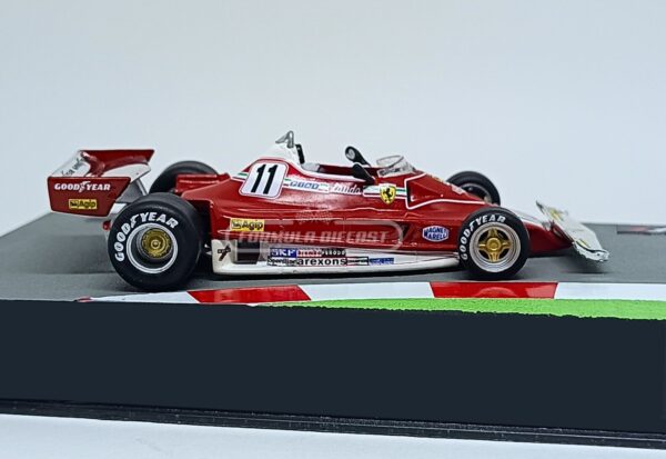 Miniatura de carro Ferrari 312T2 #11 pilotado por Niki Lauda no GP do Brasil, campeão mundial F1 1977, escala 1:43, marca Altaya