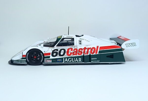 Miniatura de carro Jaguar XJR-9 #60 Brundle/Boesel/Nielsen, vencedor 24h Daytona 1988, escala 1:18, marca CMR